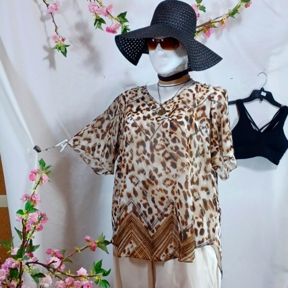 CATO WOMENS TOP SIZE 18 20W IN A BEAUTIFUL ANIMAL PRINT BROWN WHITE